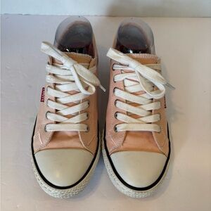 Levi’s Stan Buck Chuck Taylor style peach canvas sneakers size 6.5